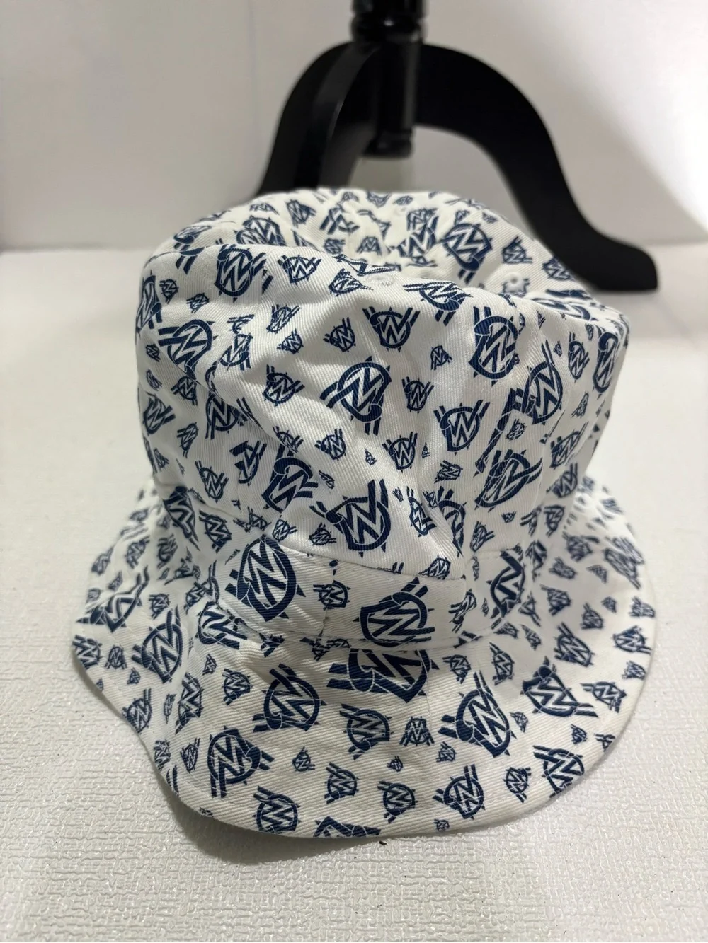 Disney White and Navy Blue Logo Print Bucket Hat